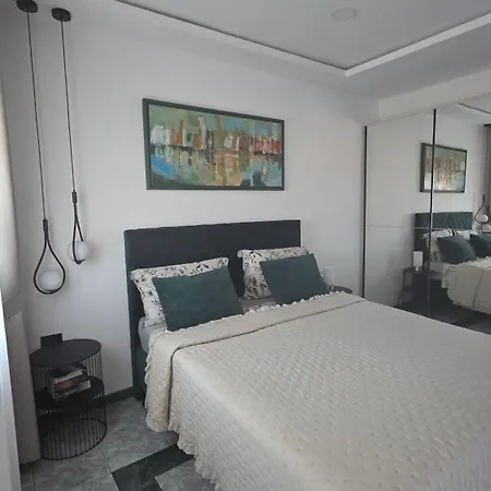Apartmens Alenka 아파트 로비니